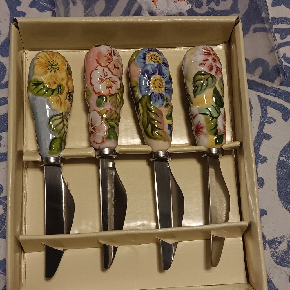 Flower Garden Ceramic Kitchen Dessert Spreaders Set. Hand Painted New